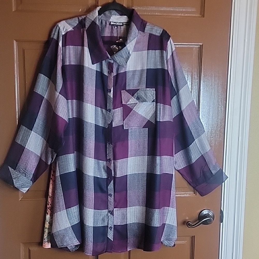 Tolani Collection-Plum/wine plaid shirt with floral print on back. 3X. NWT